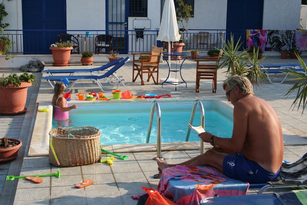 Helios Hotel Agia Marina  Екстер'єр фото